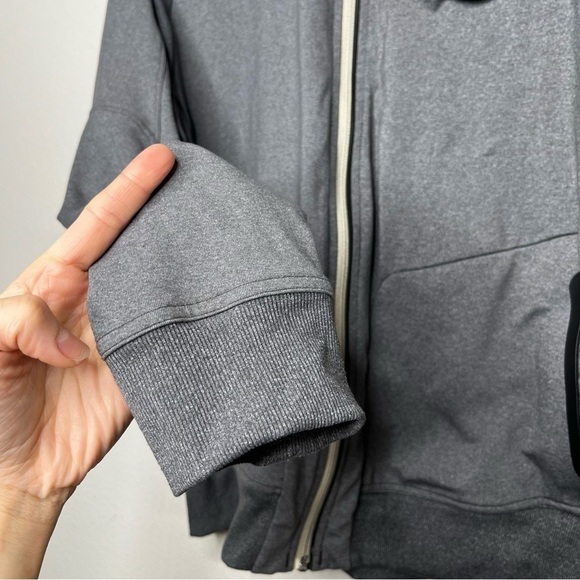 Lululemon Men’s Training Jacket in Heathered Dark Slate - Picture 9 of 13